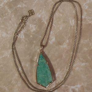 Kendra Scott pendant necklace